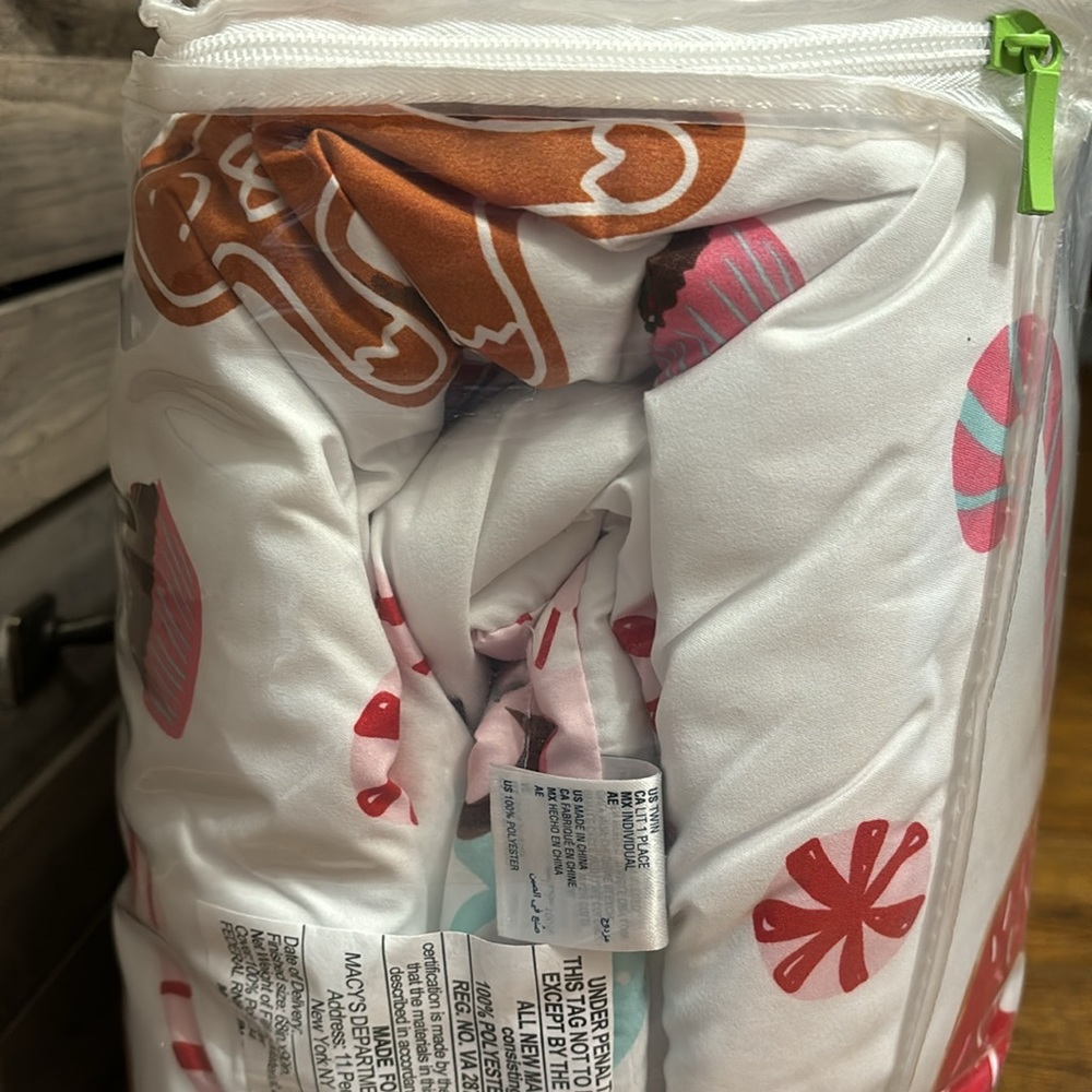 CHARTER CLUB KIDS TWIN Sugar & Spice w/Gingerbread Man Reversible Comforter Set - Picture 8 of 11
